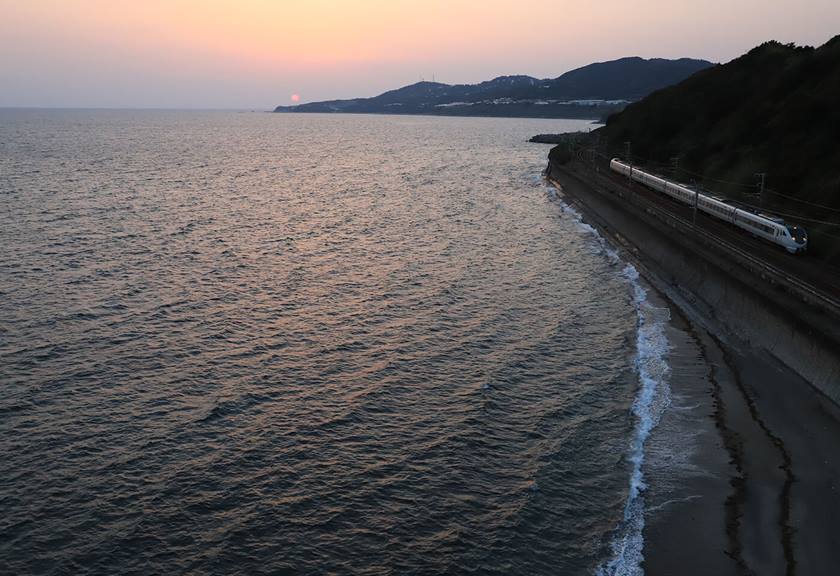 Express train traveling along coast line - sample photo by Canon EOS 6D Mark II