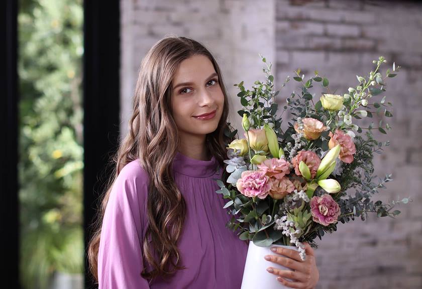 Image of model holding a bouquet taken with EOS 850D