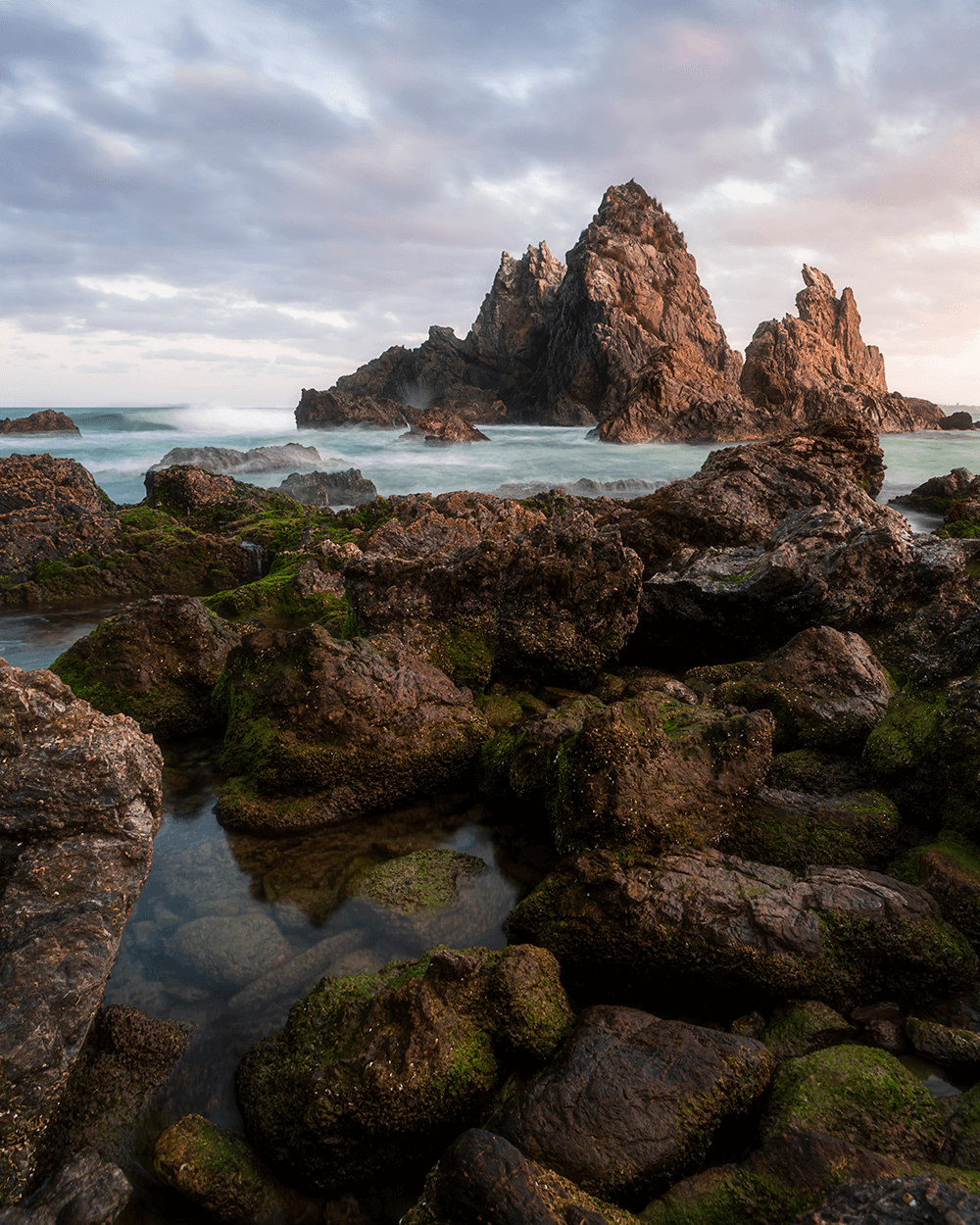 Image of rugged Australian coastlines by @omorfiphotography