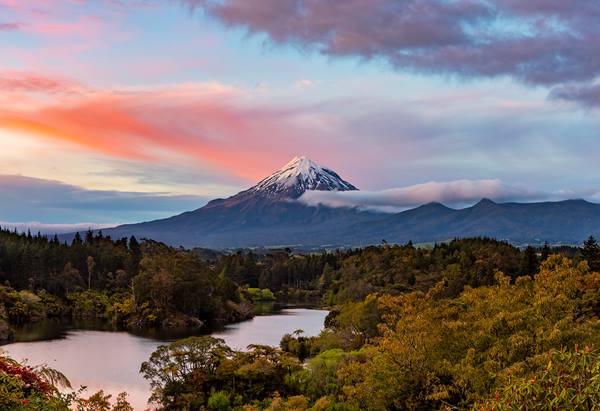 Image of Māunga Taranaki Mountain on the west coast of New Zealand’s North Island taken by Tania Niwa, Canon Master, Grand Master of Photography and child of Mount Taranaki