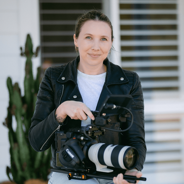 Image of Canon Ambassador Bonnie Cee holding a Canon EOS camera