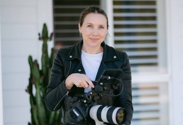 Image of Canon Ambassador Bonnie Cee holding a Canon EOS camera