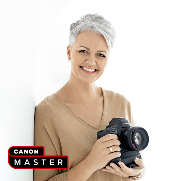 Image of Canon Master Kelly Brown holding a Canon EOS Camera