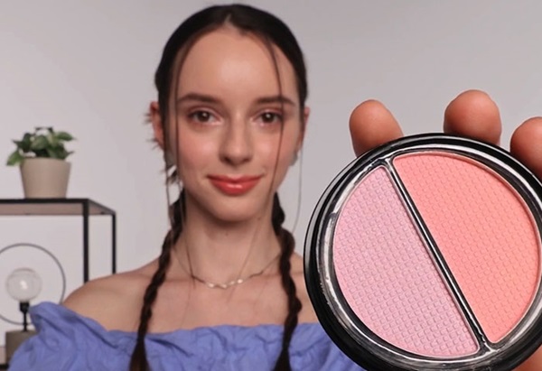 Image of an influencer showing her makeup