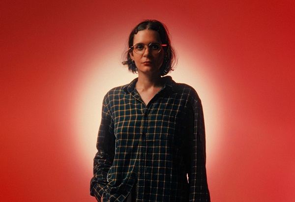 Image of The Circle mentor MACAMI on a studio with red background