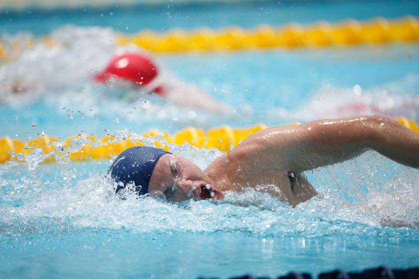Image of swimmers in action taken using EF 400mm f/2.8L II USM