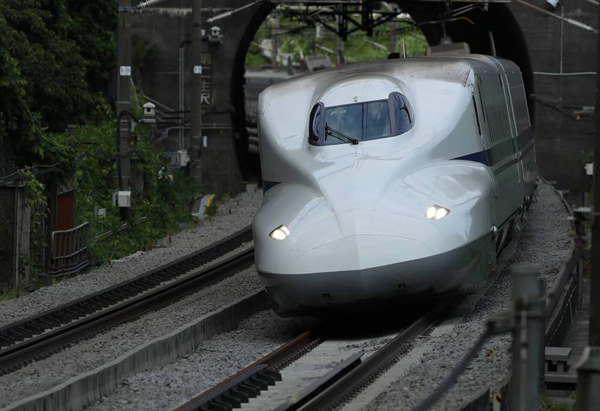 Photo of front of bullet train taken with EF 400mm f/2.8L IS III USM Lens