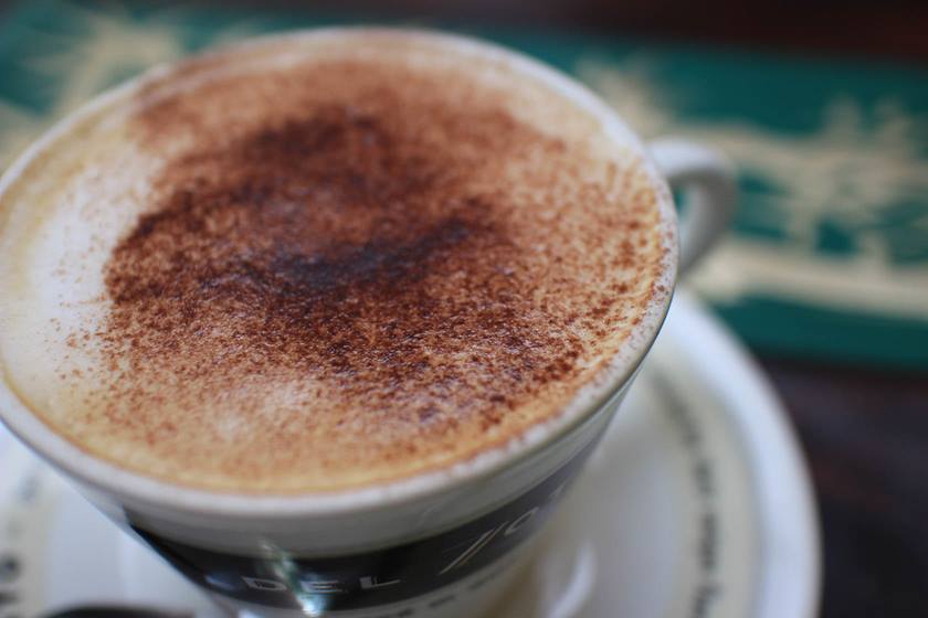 Image of latte taken using EF-M 22mm f/2 STM