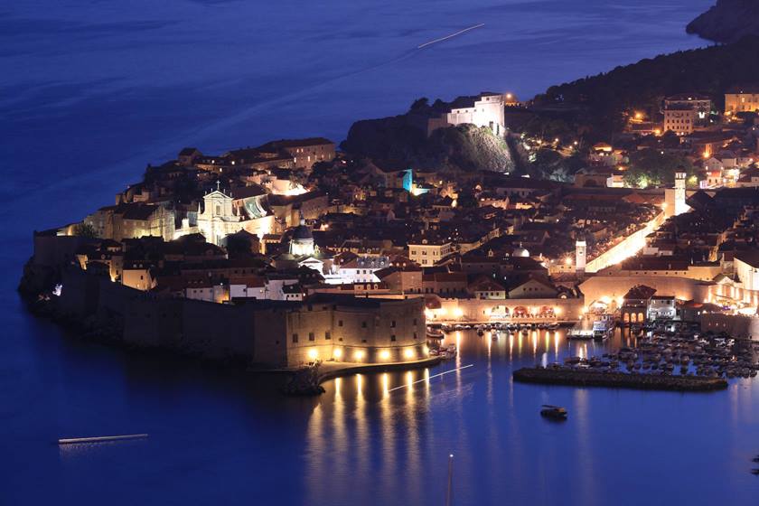 Nightscape image of island taken with EF-S 55mm f/4-5.6 IS STM