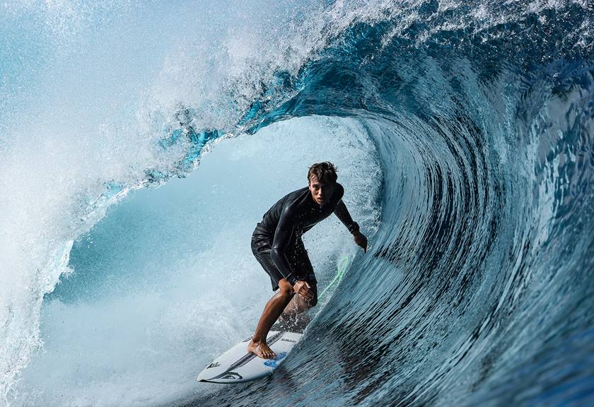 Image of surfing taken with EOS 1D X Mark III