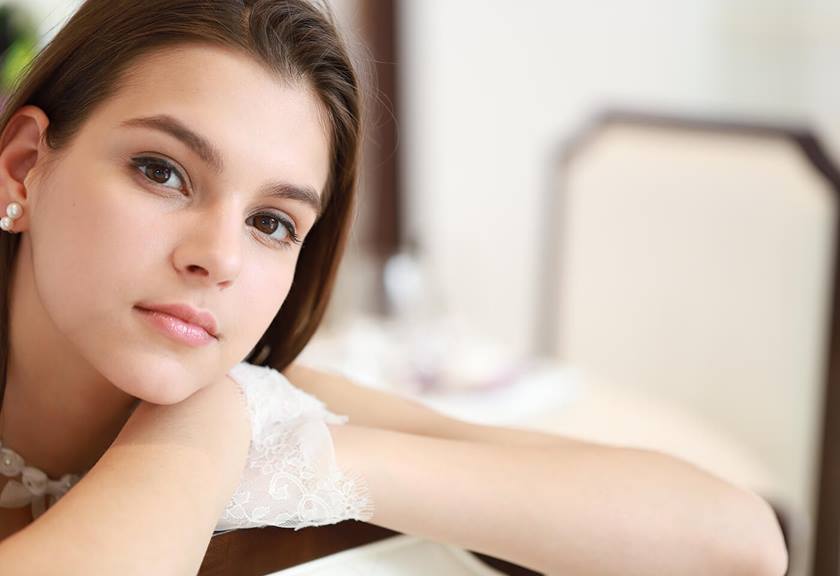 Portrait of a young girl - sample photo by Canon EOS 6D Mark II