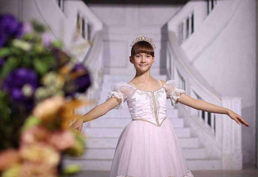 Girl in princess dress up taken with EOS 850D