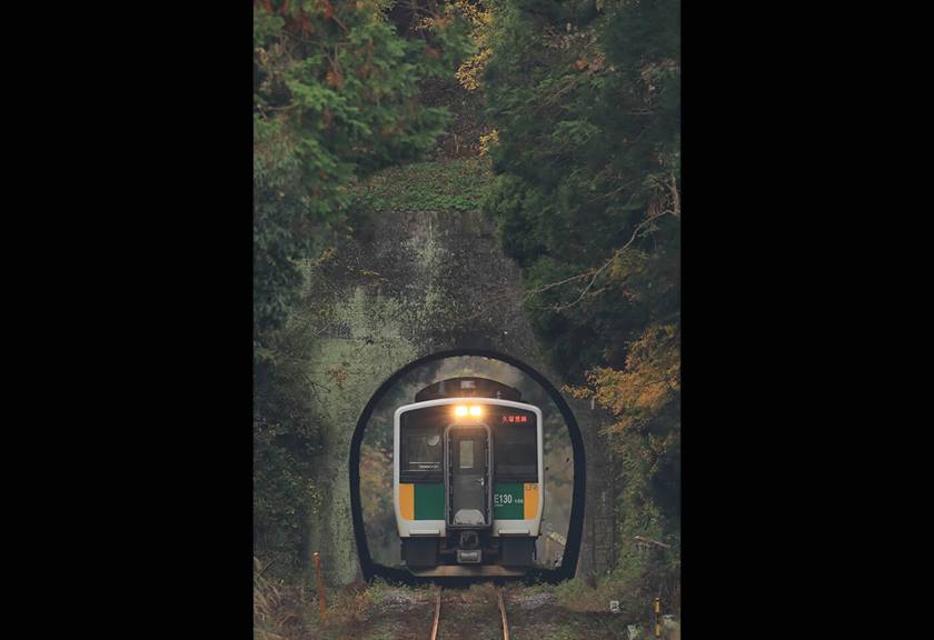 Image of train going forward taken using EOS 850D