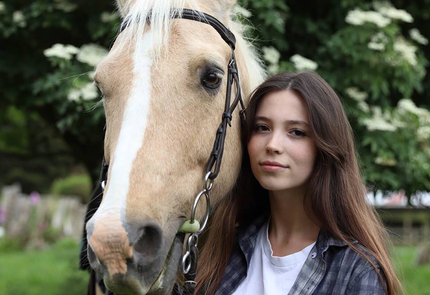 Image of model and horse taken using EOS 850D