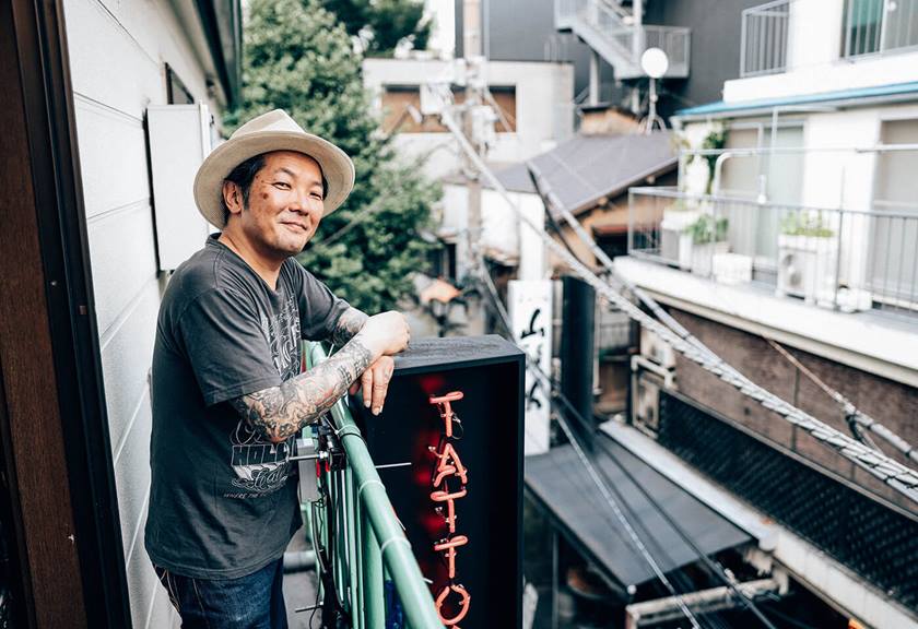 Photograph of man outside tattoo shop taken using RF 28-70mm f/2L USM