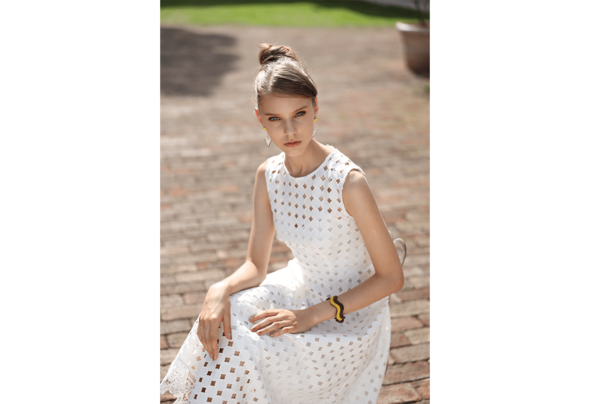 Photograph of girl in white dress taken using RF 28-70mm f/2L USM