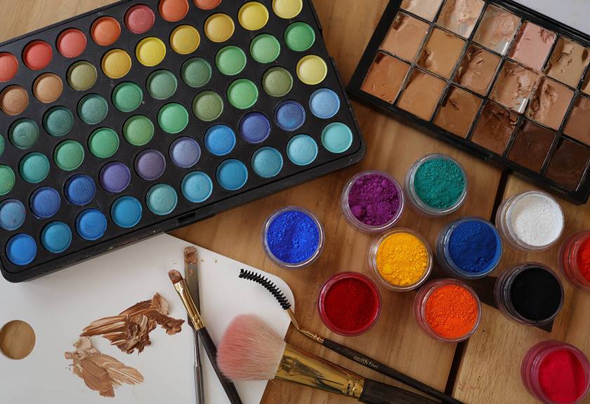 Photograph of artist's paint and brushes taken with RF 35mm F1.8 Macro IS STM