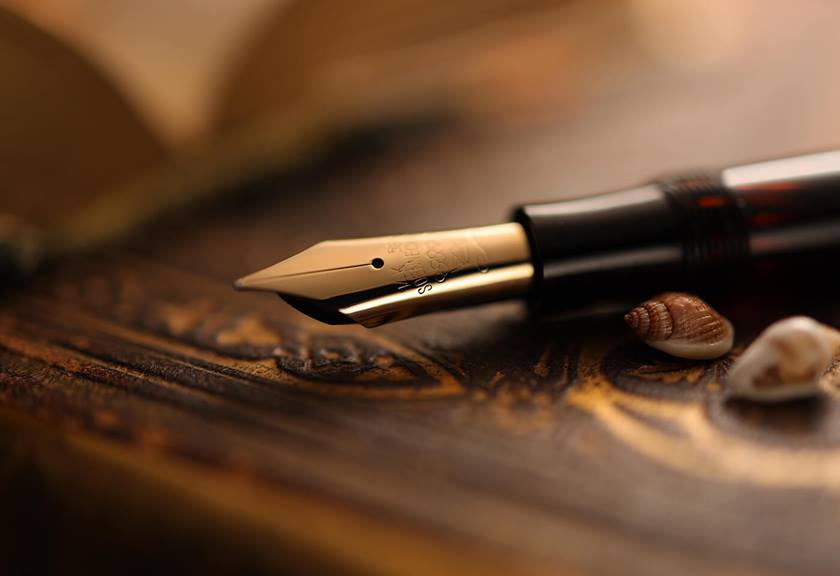 Photograph of fountain pen taken with RF 35mm F1.8 Macro IS STM