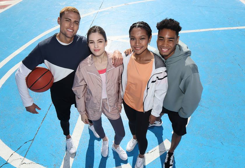 Image of friends palying basketball taken using the EOS R100