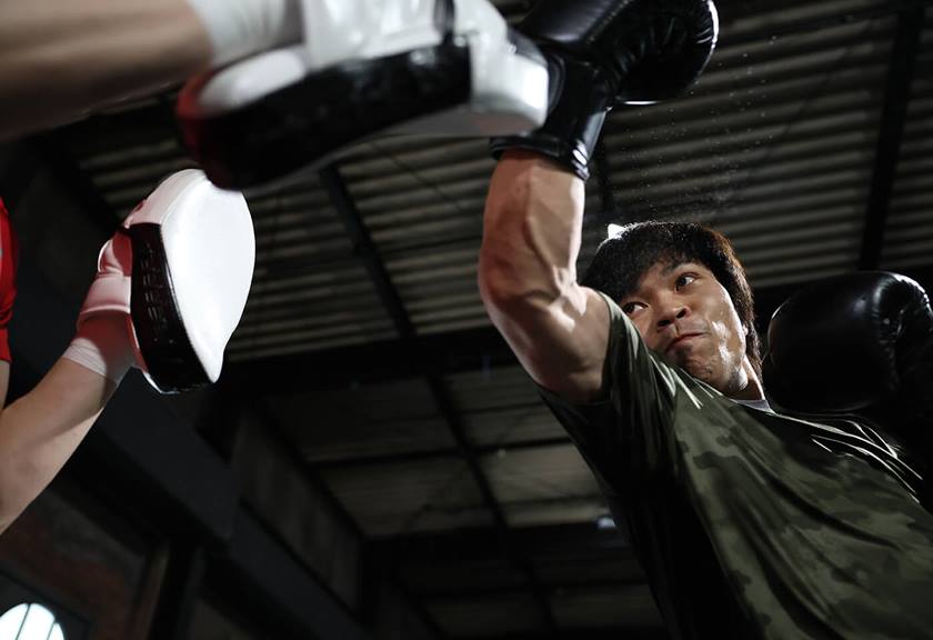 Image of a sparring match taken using the EOS R6 Mark II mirrorless camera