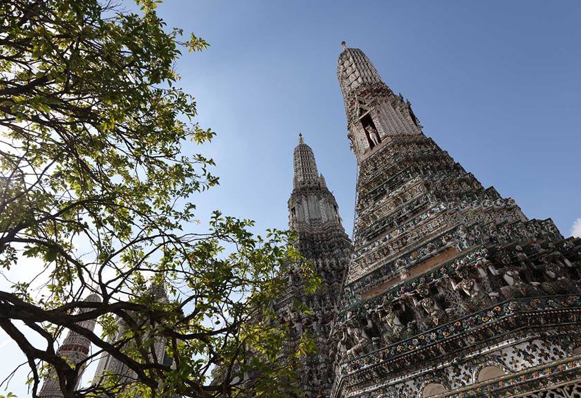 Image of Wat Arun temple taken using RF 20mm f/1.4L VCM prime lens