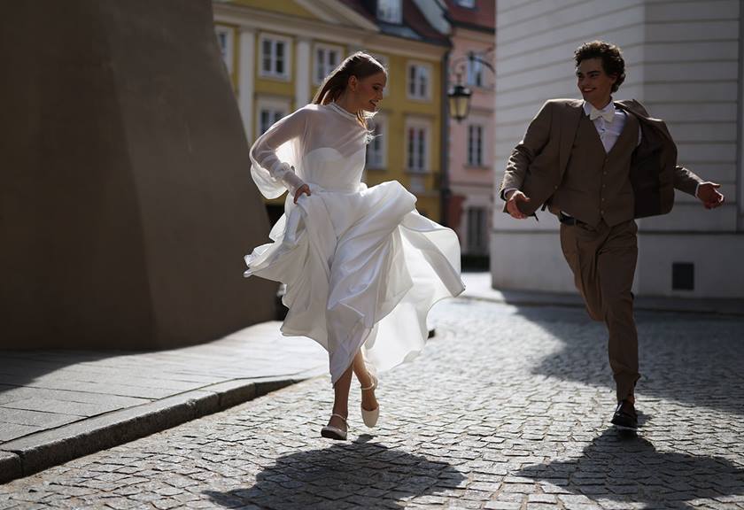 Image of groom and bride captured with RF 50mm f/1.4L VCM lens