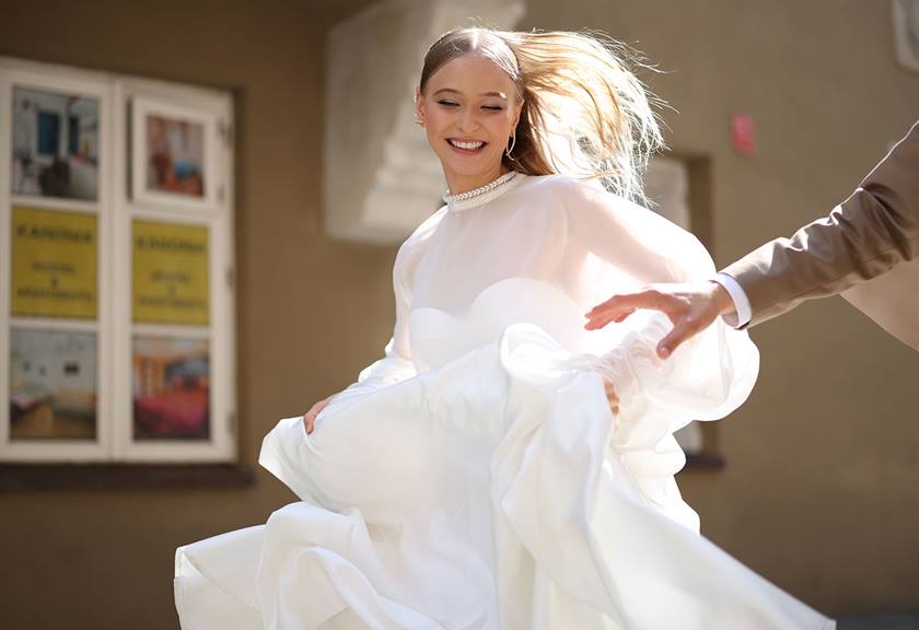 Image of bride captured with RF 50mm f/1.4L VCM lens
