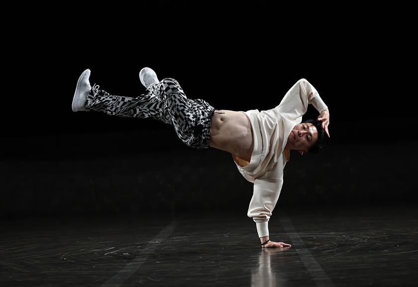 Image of a man dancing captured with RF 70-200mm f/2.8L IS USM Z lens