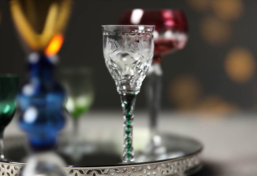 Image of crystal wine glass taken using RF 85mm f/1.2L USM DS prime lens