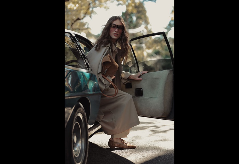 Image of a woman coming out of her car taken using the RF 85mm f/1.4L VCM lens