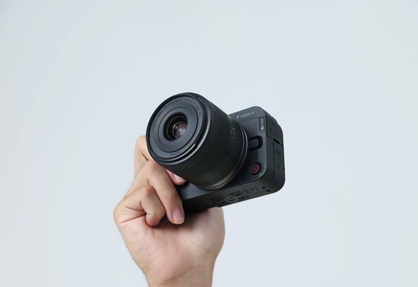 Image of the EOS R50 V camera with the RF-S 14-30mm f/4-6.3 IS STM PZ standard zoom lens attached