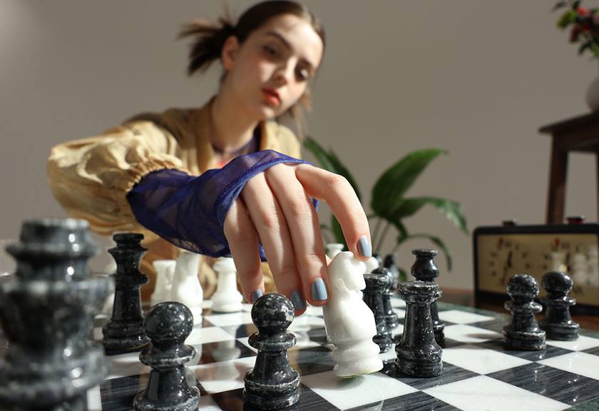 Image of a girl playing chess taken using the RF-S 14-30mm f/4-6.3 IS STM PZ standard zoom lens