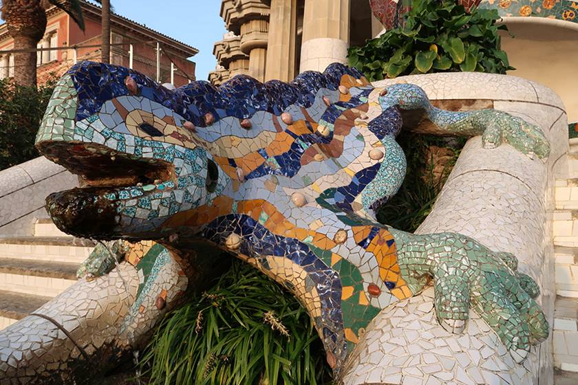 Photo of a statue of a lizard shot on PowerShot G7X Mark II