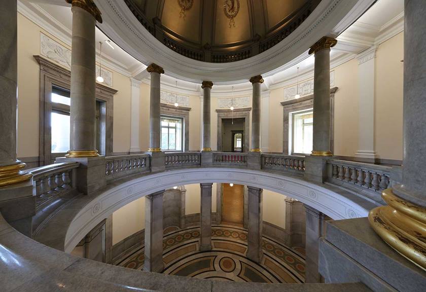 Image of pillars taken using the RF 10 20mm f4L IS STM lens