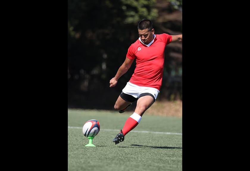 Image of a football player taken using RF 100-500mm f/4.5-7.1 L IS USM