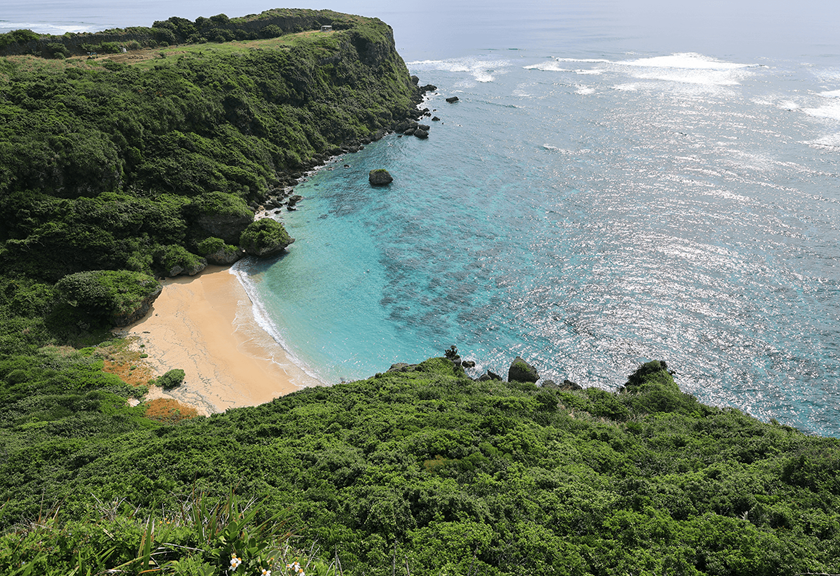 Image of shoreline taken using the RF 15-30mm f/4.5-6.3 IS STM wide angle lens