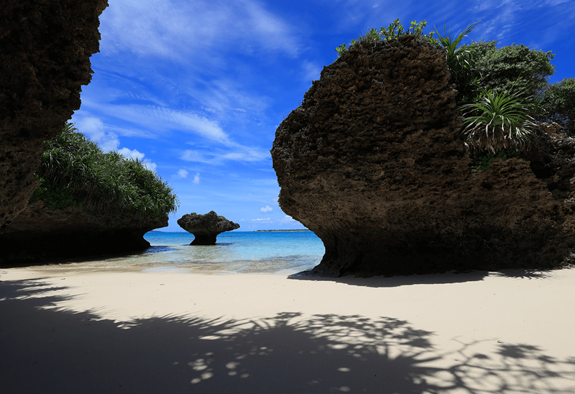 Image of big rock formations shot using RF 16mm F2.8 STM wide angle lens