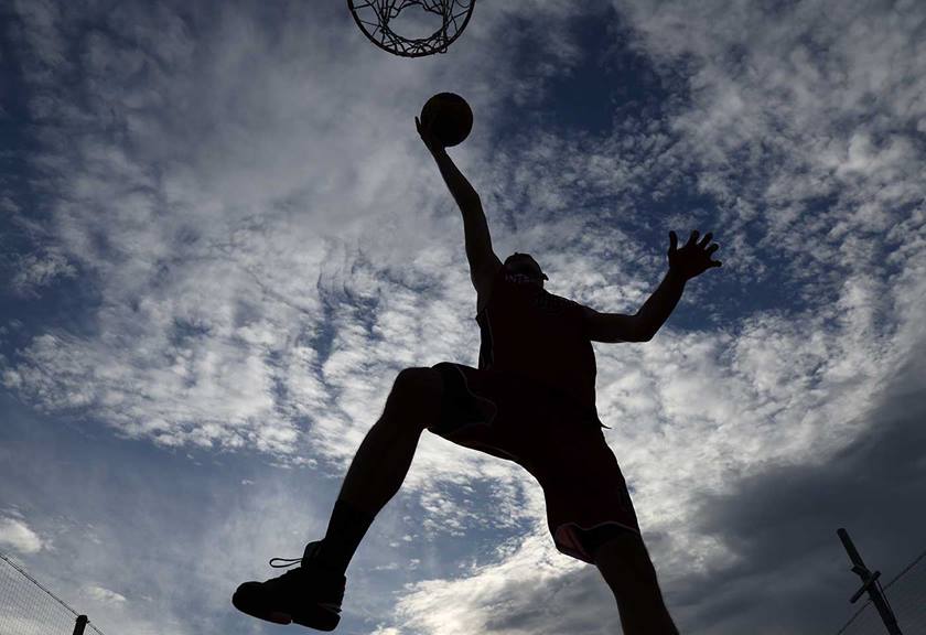 Image of basketball player taken using EOS R3 with RF 24-105mm f/2.8L IS USM Z