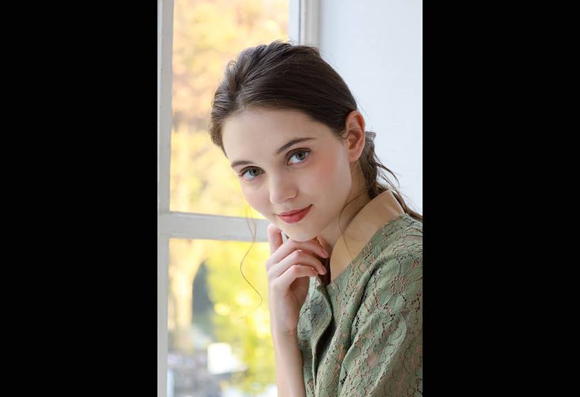 Model posing taken with RF 24-105mm f/4-7.1 IS STM