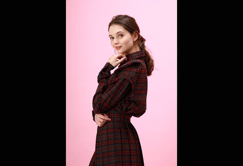 Image of model in studio taken with RF 24-105mm f/4-7.1 IS STM