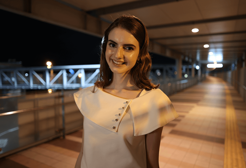 Portrait image with blurred background taken with RF 24mm f/1.8 MACRO IS STM macro lens