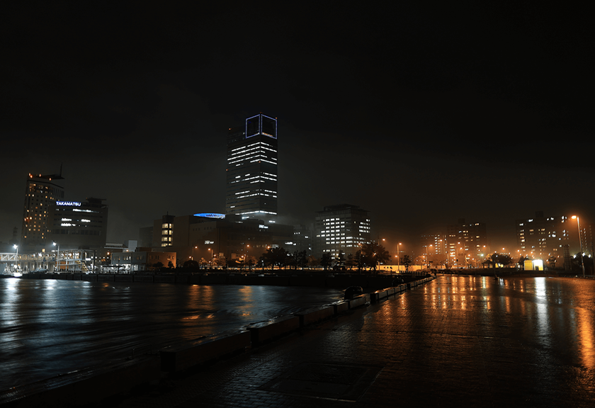 Cityscape image at night taken using the RF 24mm f/1.8 MACRO IS STM macro lens
