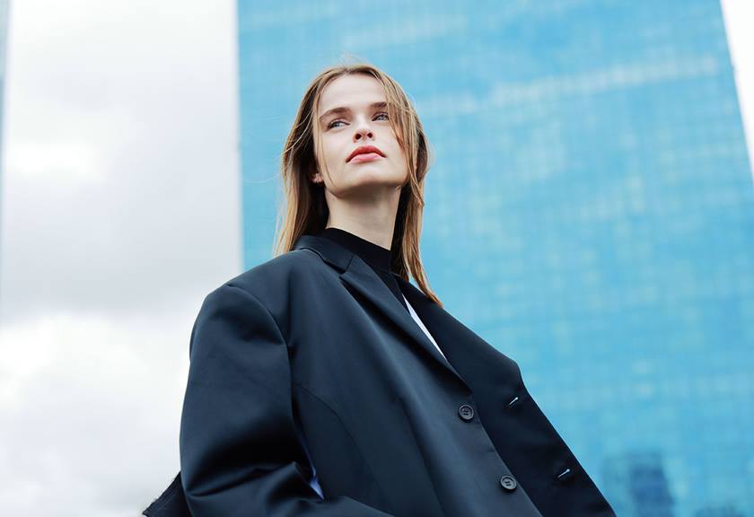 Image of a woman in a beautiful architecture taken with the RF 28-70mm f/2.8 IS STM lens