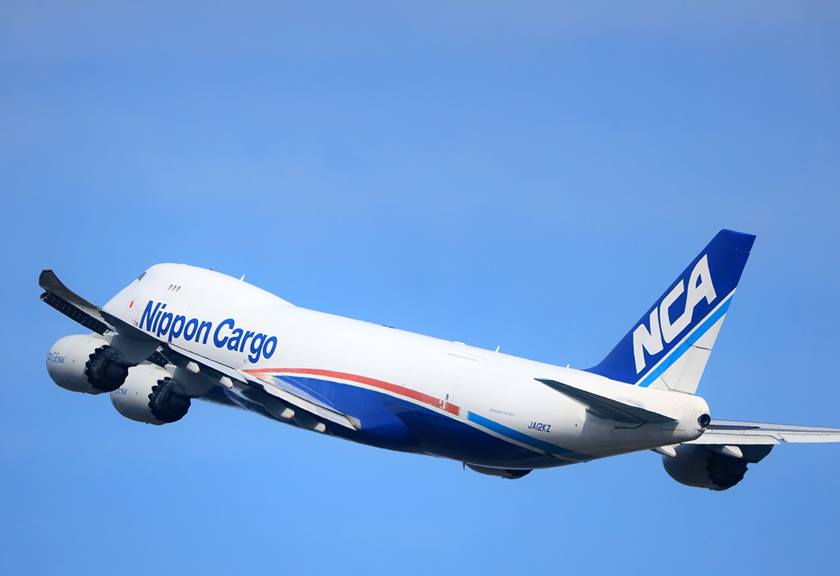 Image of a plane taking off taken using RF 800mm F11 IS STM