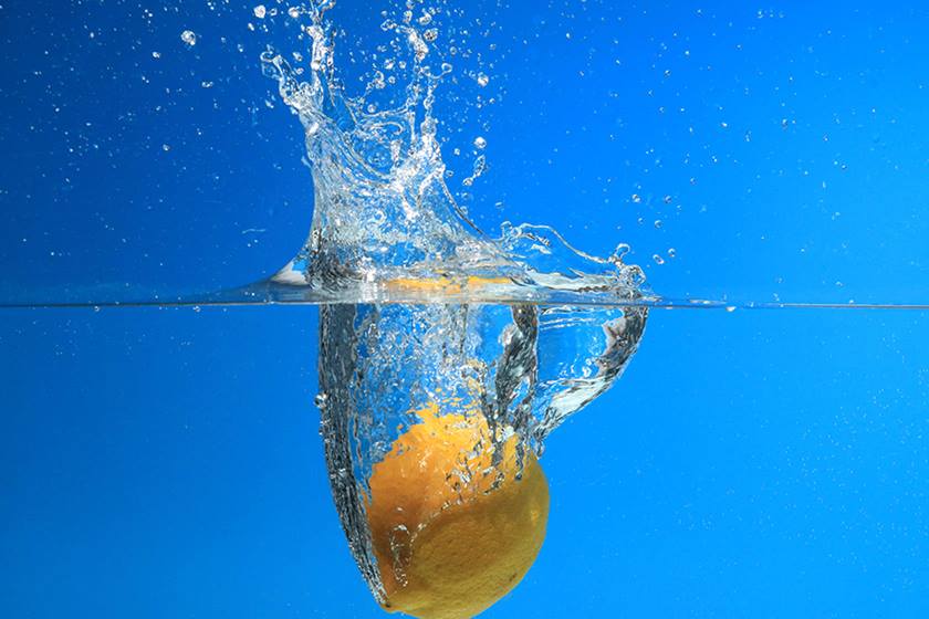 Lemon dropping in water taken using Canon Speedlite 430EX III-RT flash