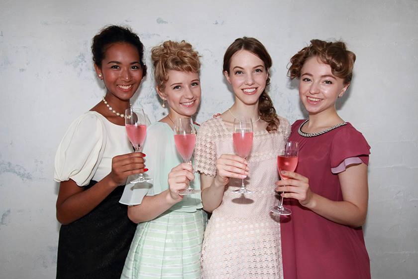 Girls holding pink champagne taken using Canon Speedlite 430EX III-RT flash