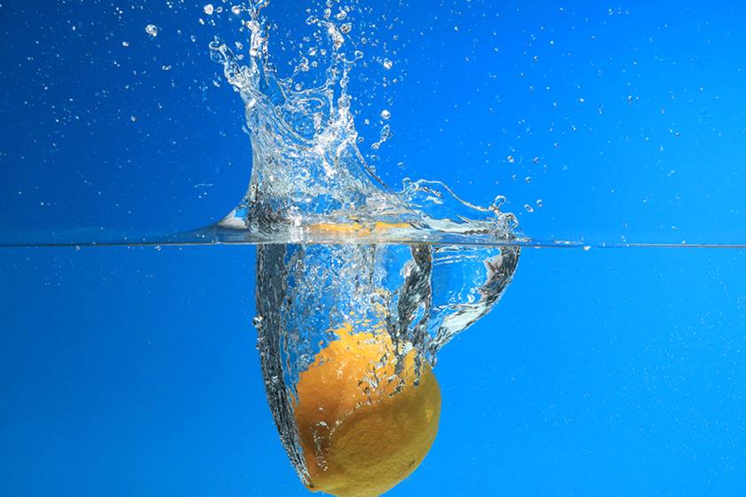 Lemon dropping into water taken with Canon Speedlite 430EX III flash