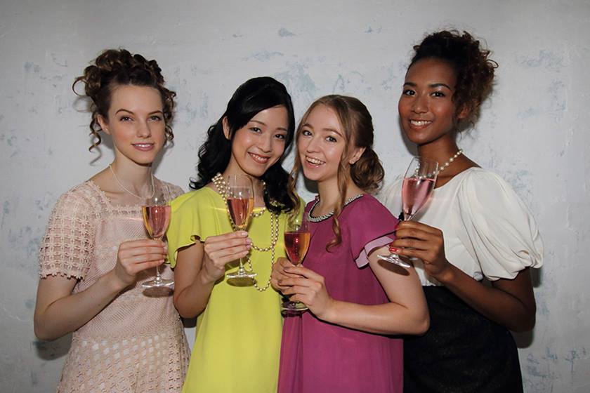 Girls hold champagne flutes taken with Canon Speedlite 430EX III flash