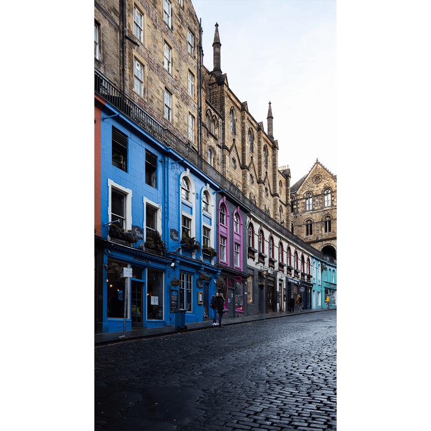 Image of a cobblestone street in Edinburgh with colourful buildings