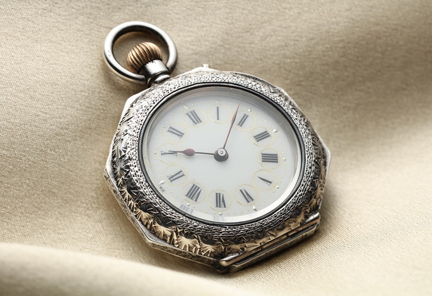 Pocket watch sample image taken with TS E 90mm f 2 8L Macro Tilt Shift